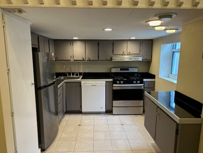 Building Photo - 1840 Jancey St