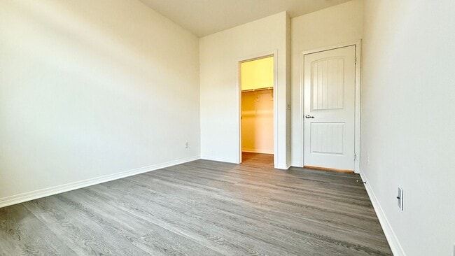 Building Photo - Beautifully 2019-Built 3 Beds 2.5 Baths 1,468 Sqft Home in Eastvale!