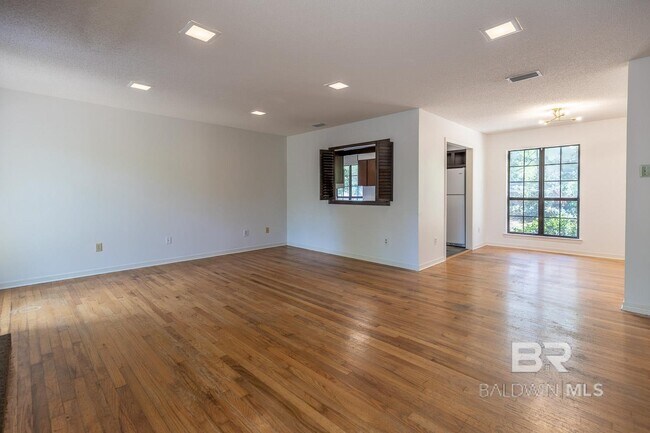 Building Photo - 607 Spanish Main