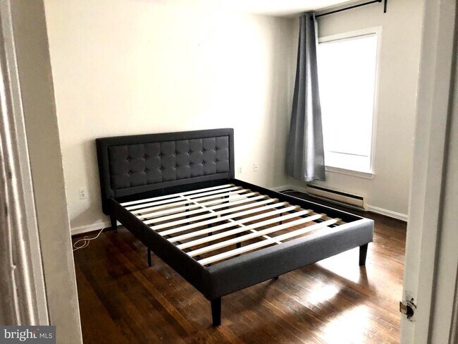 Building Photo - 900 24th St NW