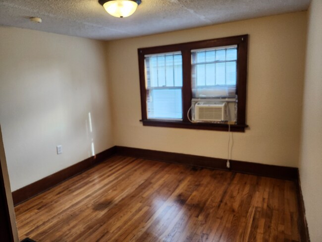 Building Photo - 3117 S 60th St