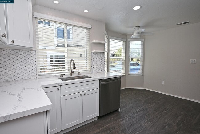 Building Photo - 27 Shepardson Ln