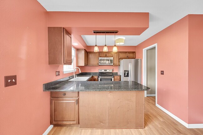 Building Photo - $2,700.00 - 3 Beds, 2.5 Baths, Townhouse i...