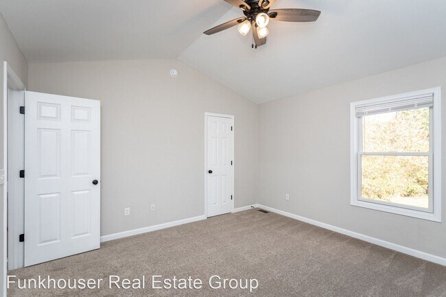 Building Photo - 2 br, 2.5 bath House - 835 Camelot Lane