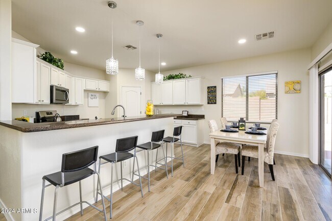 Building Photo - 17618 W Crocus Dr