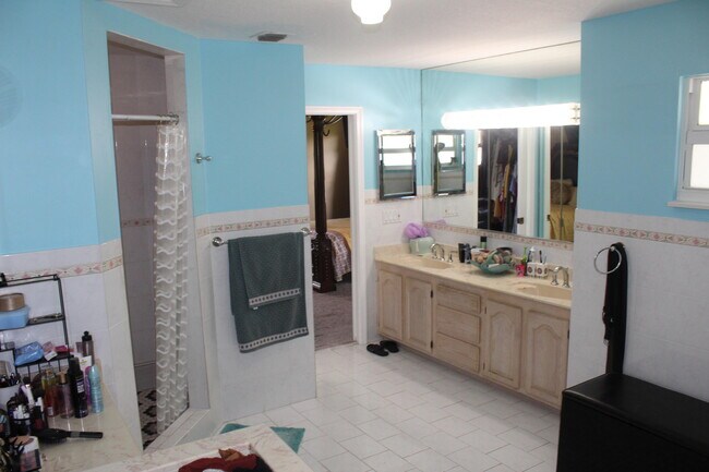 Building Photo - 13847 Geranium Pl