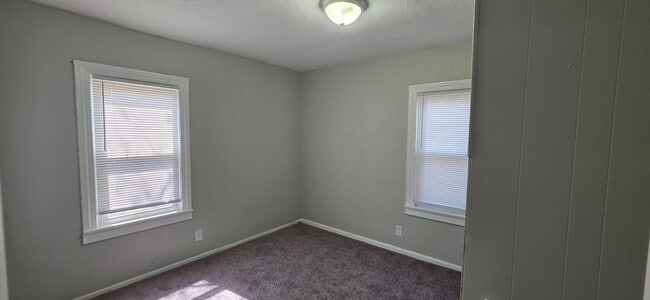 Building Photo - 1631 W 7th St