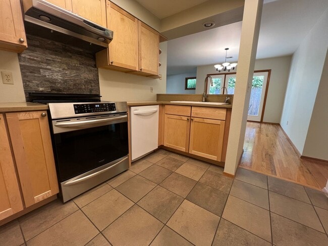 Building Photo - Gardener's Dream!  2 Bedroom house on quiet corner lot