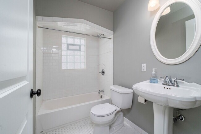 Building Photo - 537 Bird Ave