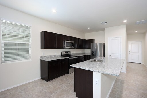 Building Photo - Newer DR Horton home in Heartland in Coolidge