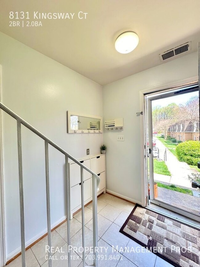 Building Photo - 8131 Kingsway Ct