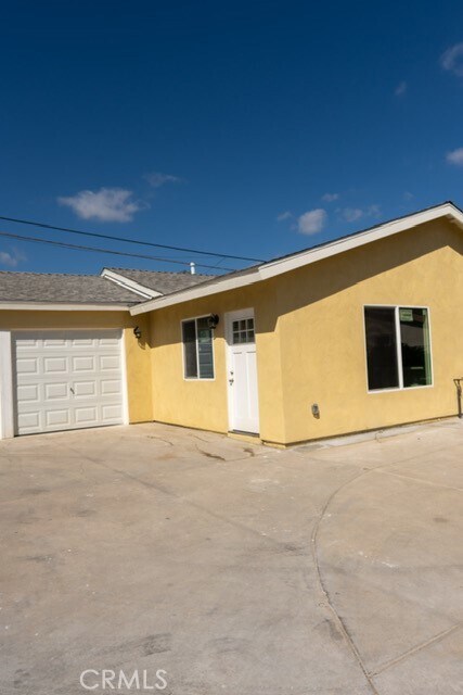 Building Photo - 2613 Strawberry Ln