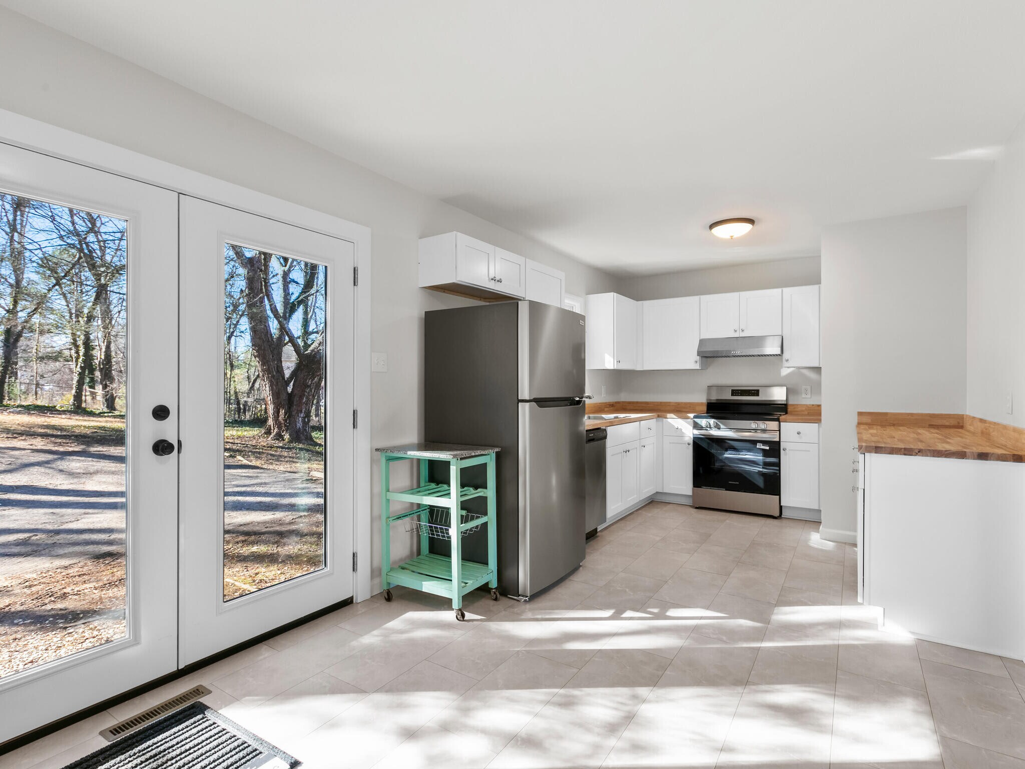 Building Photo - 51 W Chapel Rd