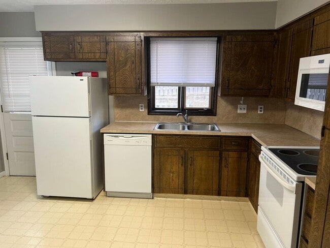 Building Photo - 5136 Poppleton Ave