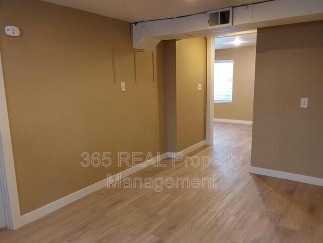Building Photo - 1417 12th Ave