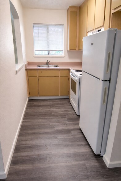 Building Photo - 6667 Blue Heron Dr