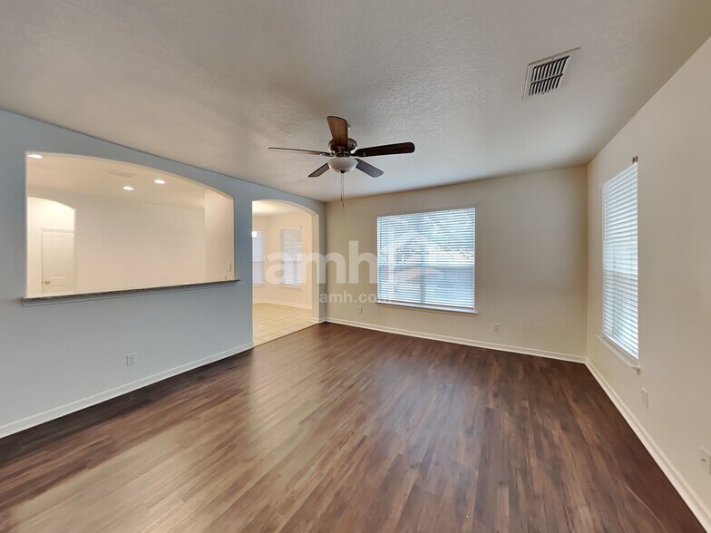 Building Photo - 10630 Buck Park