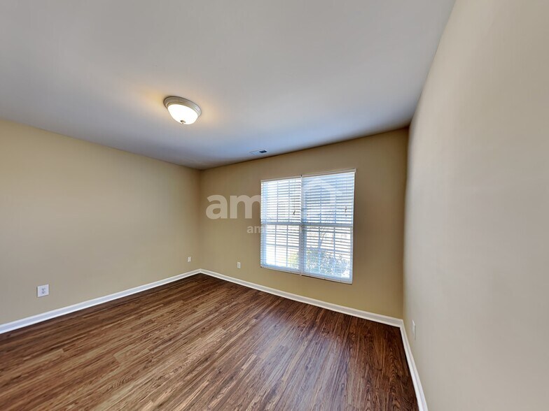 Building Photo - 5102 Wetlands Dr