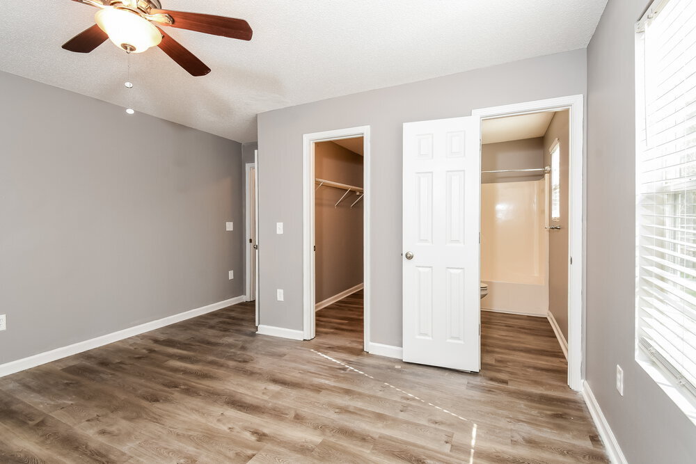 Building Photo - 223 Elm Dr