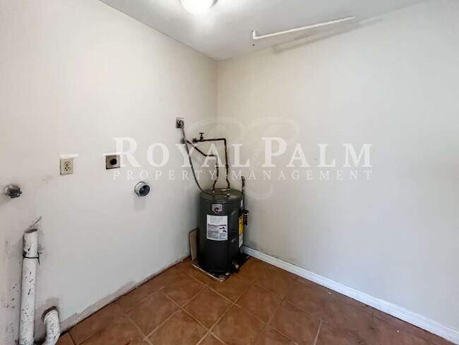 Building Photo - $600 Move-In Credit if You Apply by Dec 31st! Start Fresh in Fort Myers Before the Ball Drops – R...