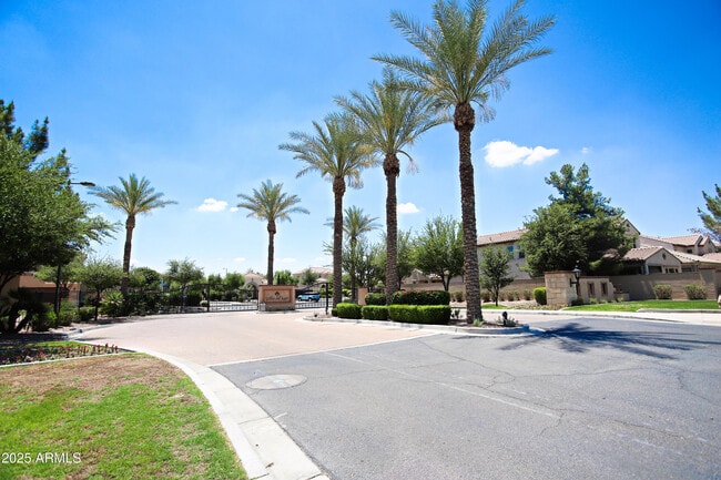 Building Photo - 4116 S Greythorne Way