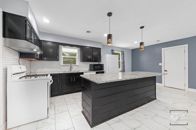 Building Photo - 1108 Karner Dr