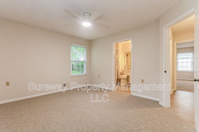 Building Photo - 16 Dogwood Dr
