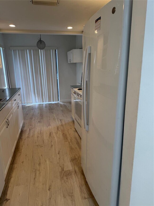 Building Photo - 1419 Yellowthroat St