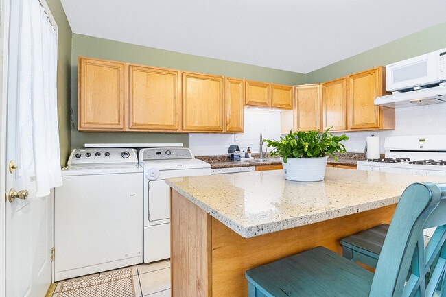 Building Photo - 531 Glen Ave