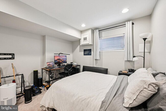 Building Photo - 503 S Bouldin St