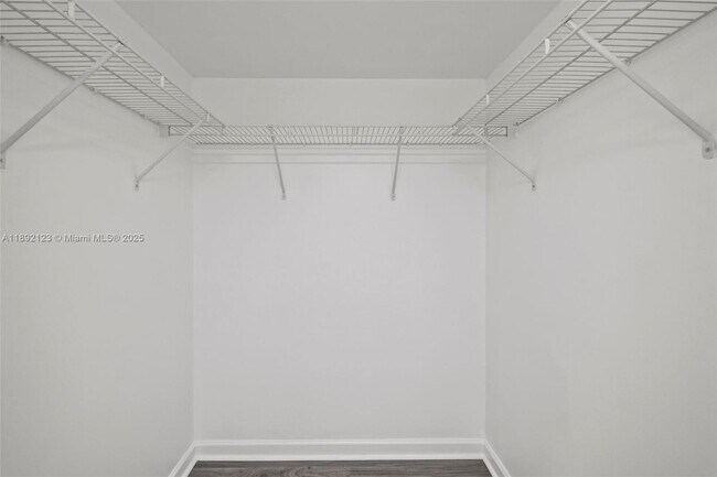 Building Photo - 1200 Brickell Bay Dr