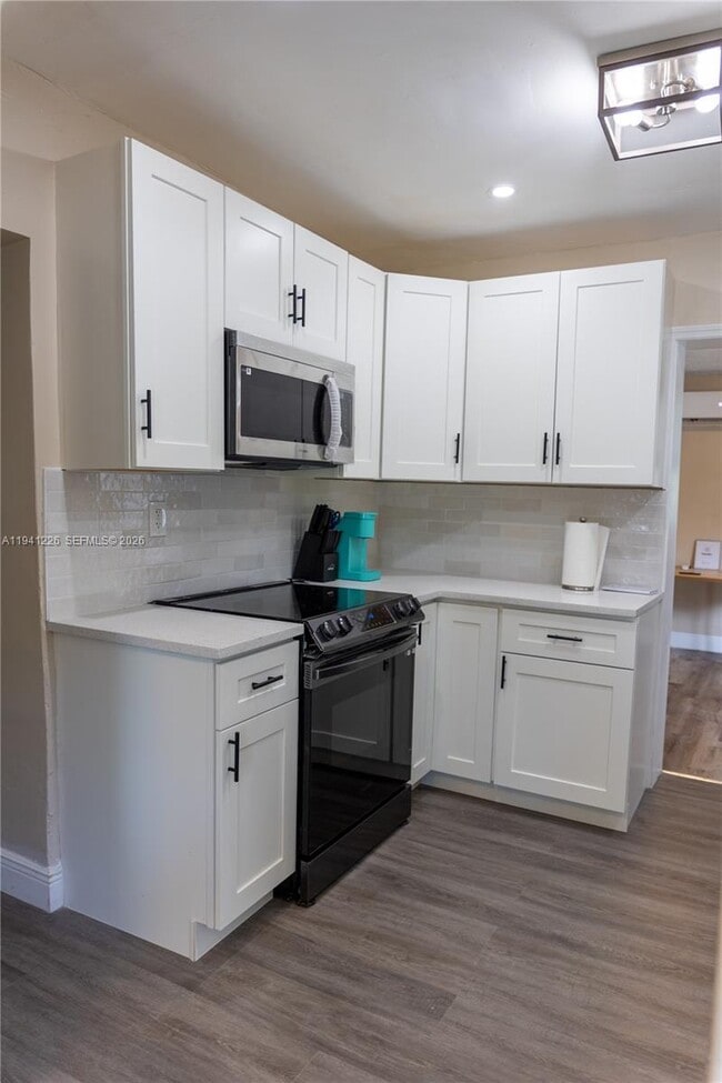 Building Photo - 250 NW 14th Way