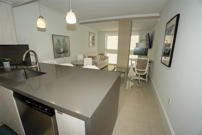 Building Photo - 2951 S Bayshore Dr