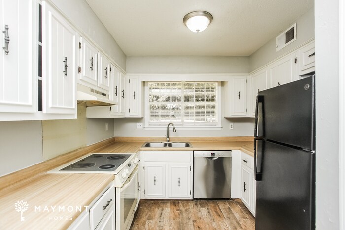 Building Photo - 6994 McVay Pl Dr