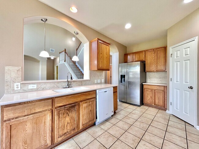 Building Photo - Your Next Home Awaits – Roomy, Bright & Co...