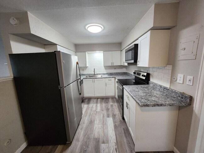 Building Photo - 1628 S Cascade Ave