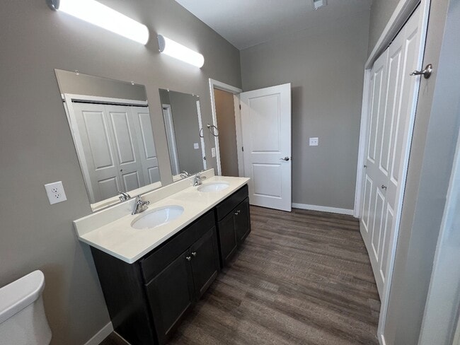 Building Photo - 4440 - 4450 S 26th St