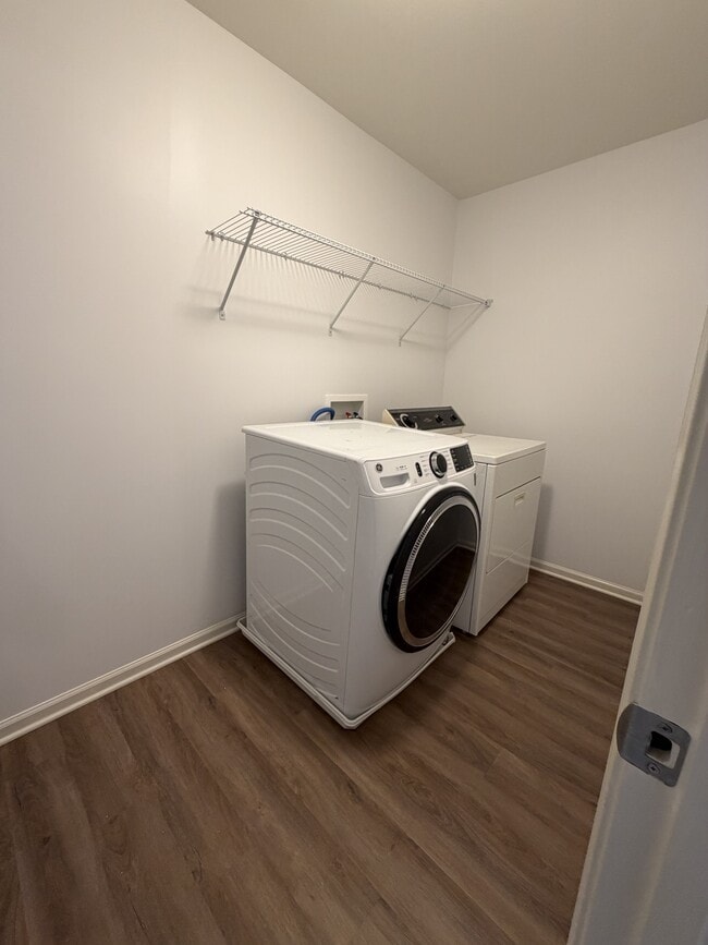 Building Photo - 3549 Saddlebrook Dr