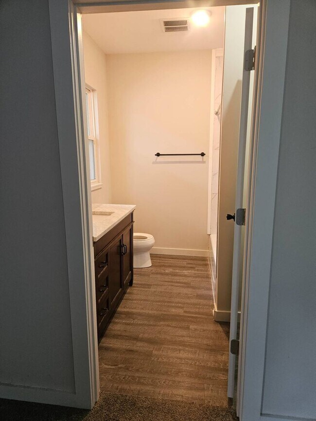 Building Photo - Charm, location and a great price ! Do not pass this up
