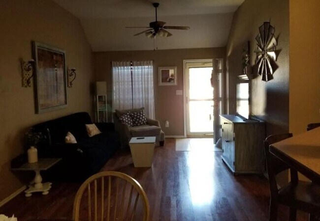 Building Photo - Adorable 3-Bedroom Home in Waxahachie, TX