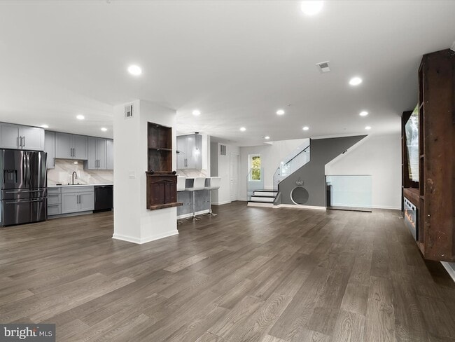 Building Photo - 700 Olney Sandy Spring Rd