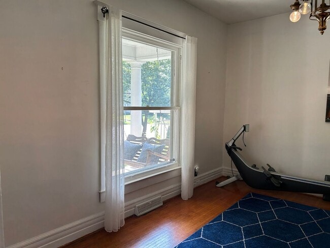 Building Photo - Deer Park 3 Bed 2 Bath Bungalow