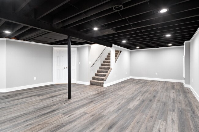 Building Photo - 9907 Gilbrook Ave