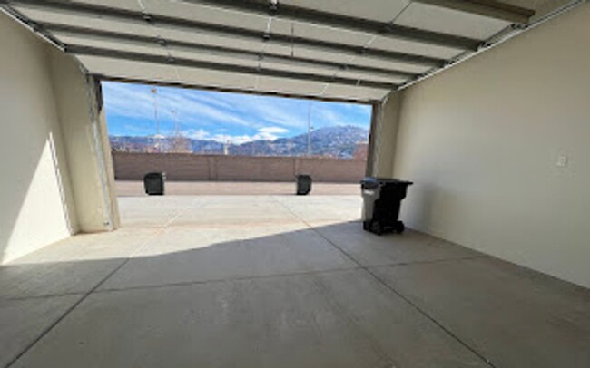 Building Photo - 1 year old Townhome in Cedar City