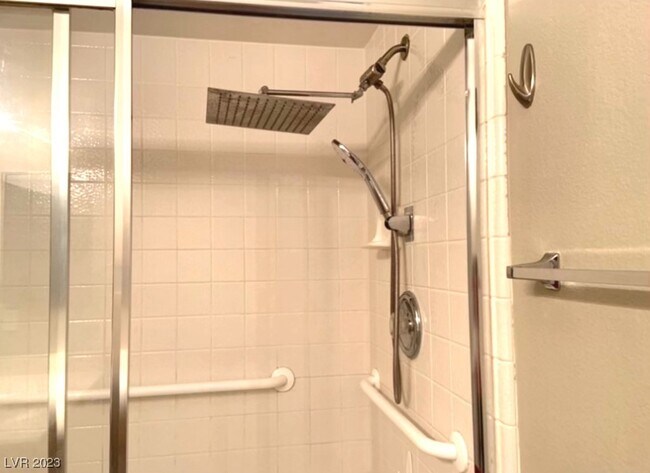 Building Photo - 352 Pine Haven St