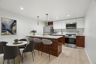 Building Photo - 410 Lucas Ave