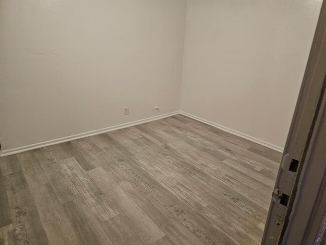 Building Photo - 515 Margil St