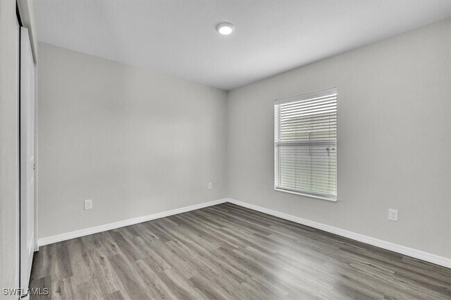 Building Photo - 412 NE 25th St