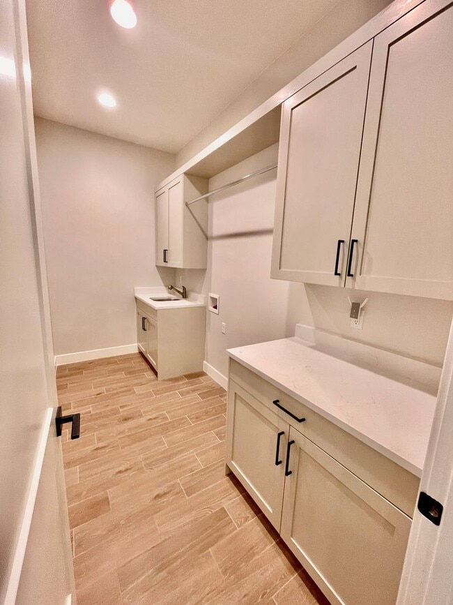 Building Photo - Lovely Four-Bedroom in Ivins with 3-Car Garage and Small RV parking Has Lots of Upgrades