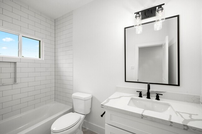 Building Photo - 5514 Hardy St